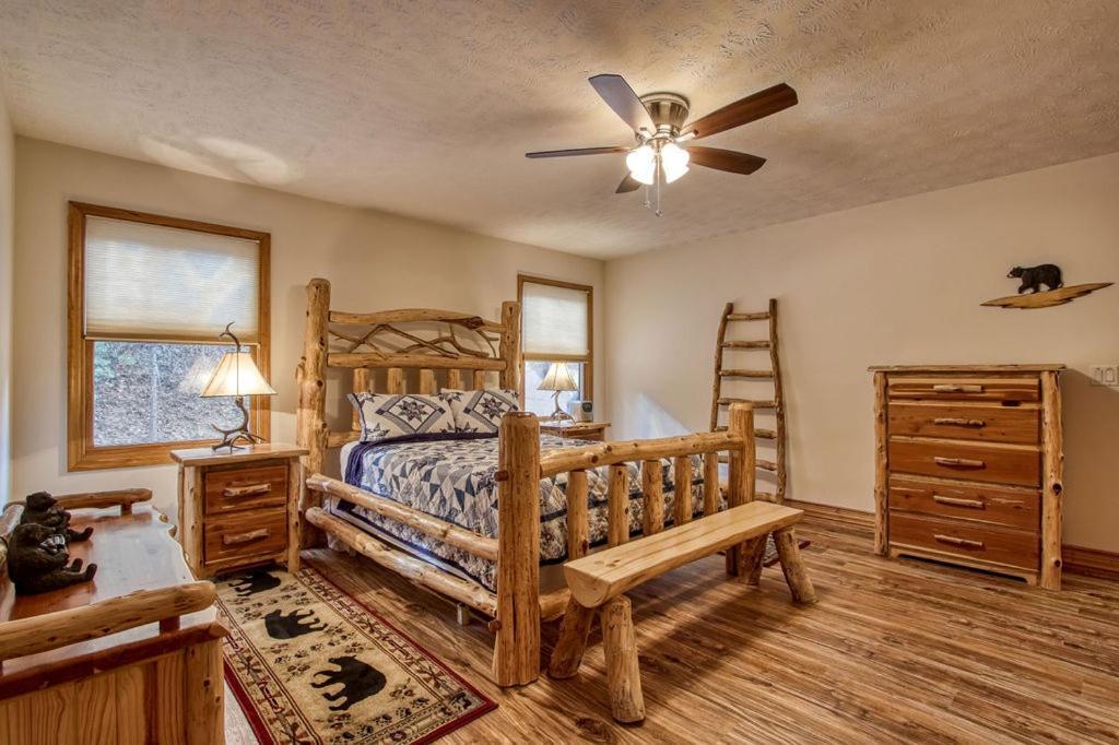The Nuthouse Ii, Pool Table, Wifi, 1089 Free Tickets Each Paid Day, Dollywood And More Sevierville Camera foto